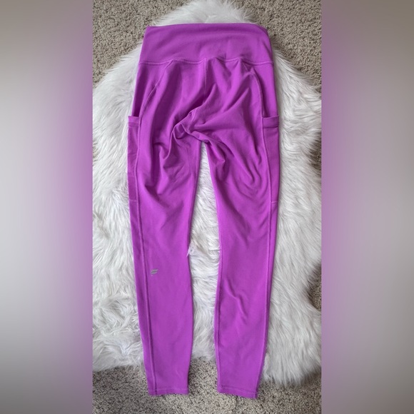 On-The-Go PowerHold® Size Small High-Waisted Legging in Electric Orchid Neon - Picture 4 of 11